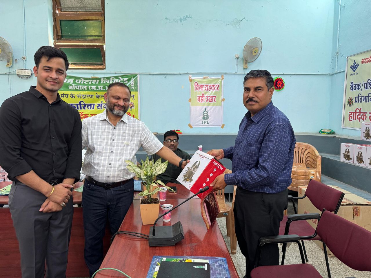 Sehkarikta sangkoshti indore with godown incharge (13)